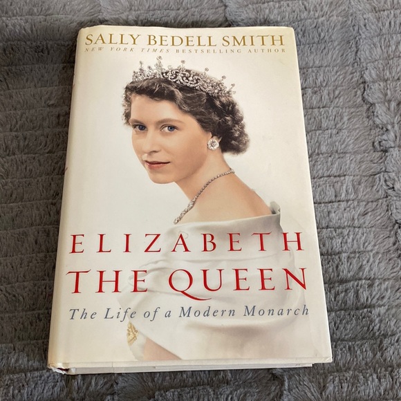 ELIZABETH THE QUEEN The Life of a Modern Monarch Sally Bedell Smith - Picture 1 of 7